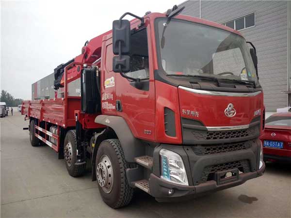 柳汽乘龍12噸折臂隨車(chē)吊