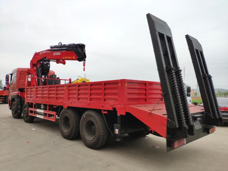 SQ240ZB4東風(fēng)專底折臂隨車吊圖片展示4