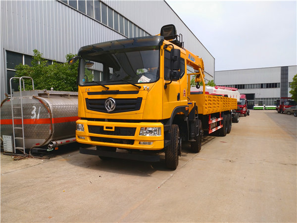 東風(fēng)T5前四后八16噸隨車吊