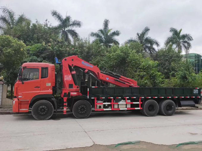 江威吊機(jī)16噸折臂東風(fēng)天龍前四后八隨車(chē)吊圖片展示3