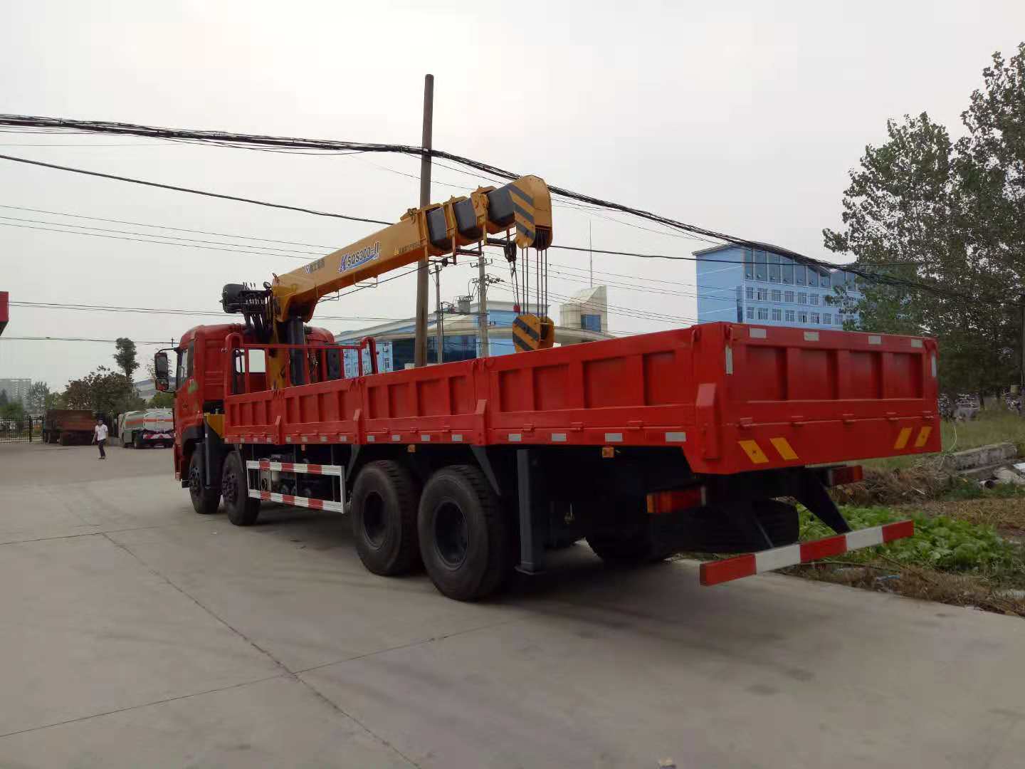 東風(fēng)天龍前四后八14噸徐工隨車吊圖片展示4