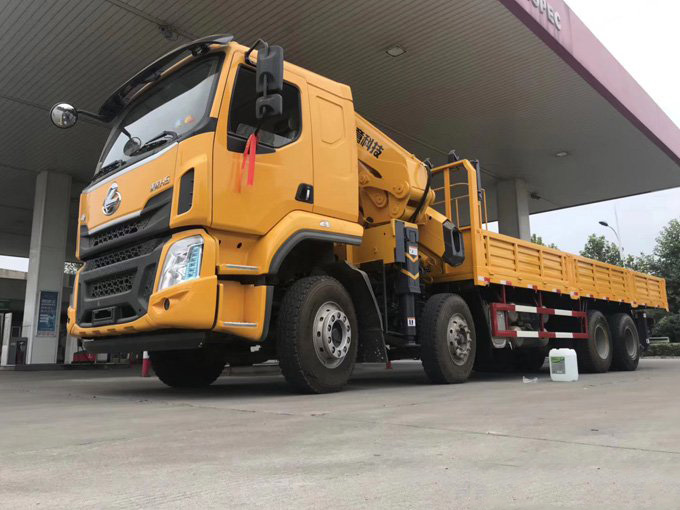 昊意遙控折臂吊機(jī)16噸柳汽乘龍隨車(chē)吊