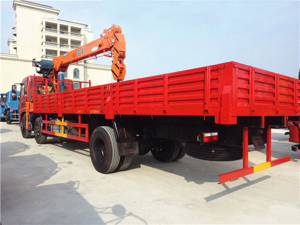石煤12噸三軸東風(fēng)隨車吊