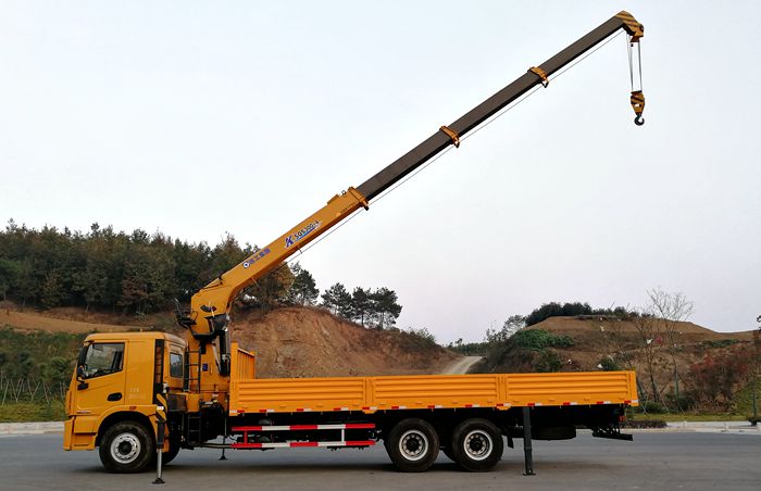 徐工吊機(jī)12噸徐工漢風(fēng)G5一體化前四后四隨車吊圖片展示5