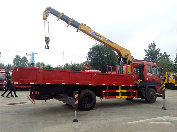 徐工8噸特商?hào)|風(fēng)隨車吊（東風(fēng)8噸隨車起重運(yùn)輸車）