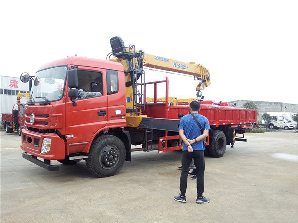 徐工8噸特商東風(fēng)隨車吊（東風(fēng)8噸隨車起重運輸車）