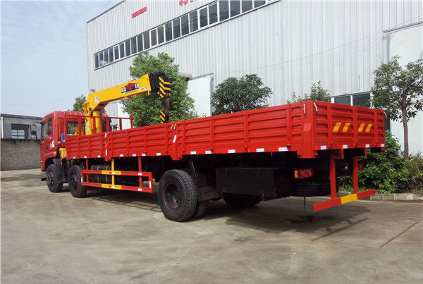 飛濤8噸三軸東風(fēng)隨車吊（東風(fēng) -- 御龍8噸隨車起重運(yùn)輸車）圖片展示4