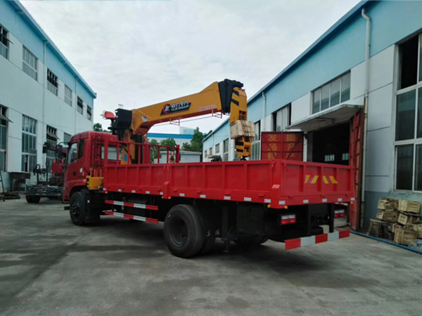 程力吊機8噸東風(fēng)隨車吊圖片展示3