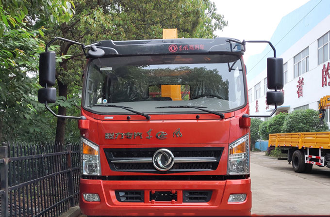 程力吊機(jī)8噸東風(fēng)隨車吊圖片展示2