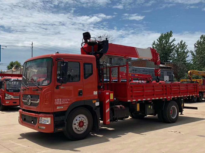 8噸東風(fēng)多利卡D9隨車吊（國六）