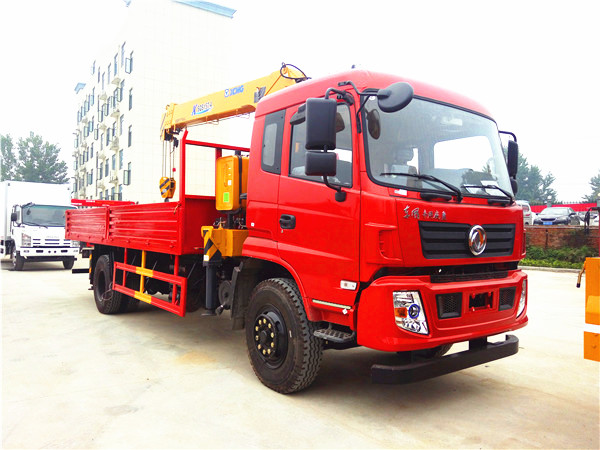 徐工6.3噸東風(fēng)隨車吊（東風(fēng) -- 御虎6.3噸隨車起重運輸車）