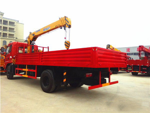 徐工6.3噸東風(fēng)隨車吊（東風(fēng) -- 御虎6.3噸隨車起重運(yùn)輸車）