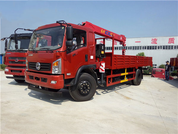 長興6.3噸東風(fēng)隨車吊