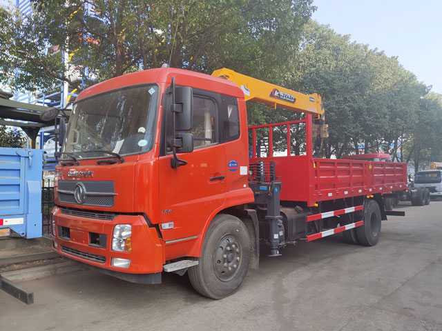 程力吊機6.3噸東風(fēng)天錦隨車吊