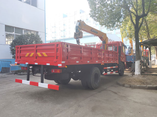 程力吊機(jī)6.3噸東風(fēng)天錦隨車吊圖片展示4