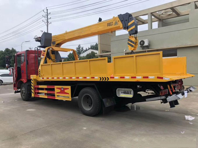 程力吊機(jī)6.3噸解放J6隨車吊帶清障圖片展示3