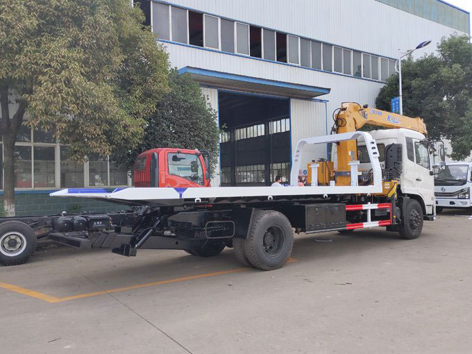 徐工吊機(jī)6.3噸東風(fēng)天錦清障隨車吊圖片展示4