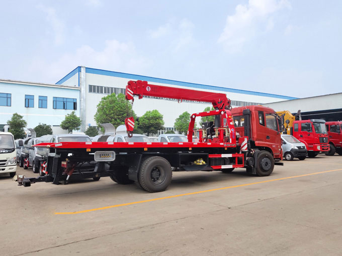 程力吊機6.3噸東風(fēng)特商隨車吊帶清障