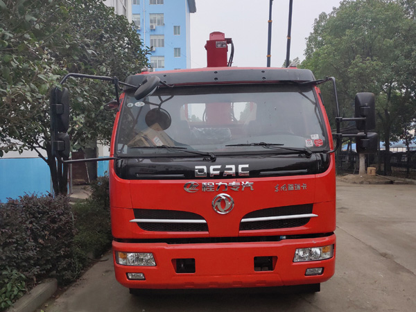 藍(lán)牌東風(fēng)福瑞卡5噸隨車吊程力吊機(jī)圖片展示3