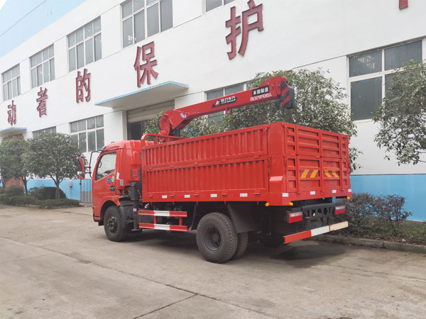 藍(lán)牌東風(fēng)福瑞卡5噸隨車吊程力吊機(jī)圖片展示2