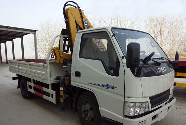 徐工折臂2噸江鈴隨車吊（江鈴2噸隨車起重運(yùn)輸車） 圖片展示3