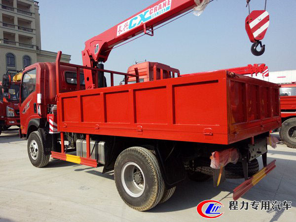 藍(lán)牌長(zhǎng)興3.5噸王牌隨車(chē)吊圖片展示3