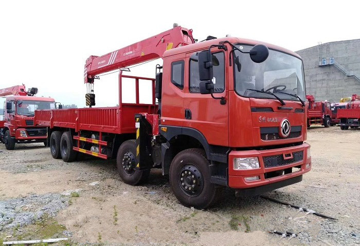 東風(fēng)前四后八8×4三一16噸隨車(chē)吊圖片圖片展示2