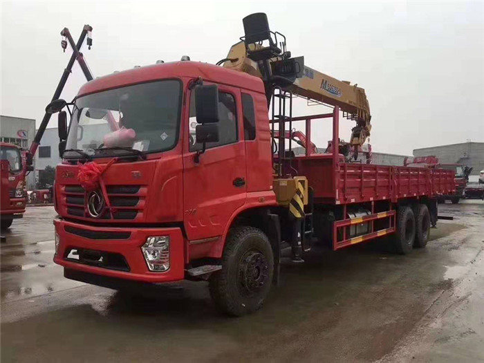 河南洛陽翟老板訂購東風(fēng)D3后八輪徐工12噸隨車吊