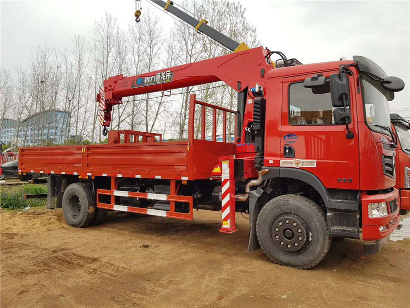 拉移動活動房用什么樣的隨車吊車？