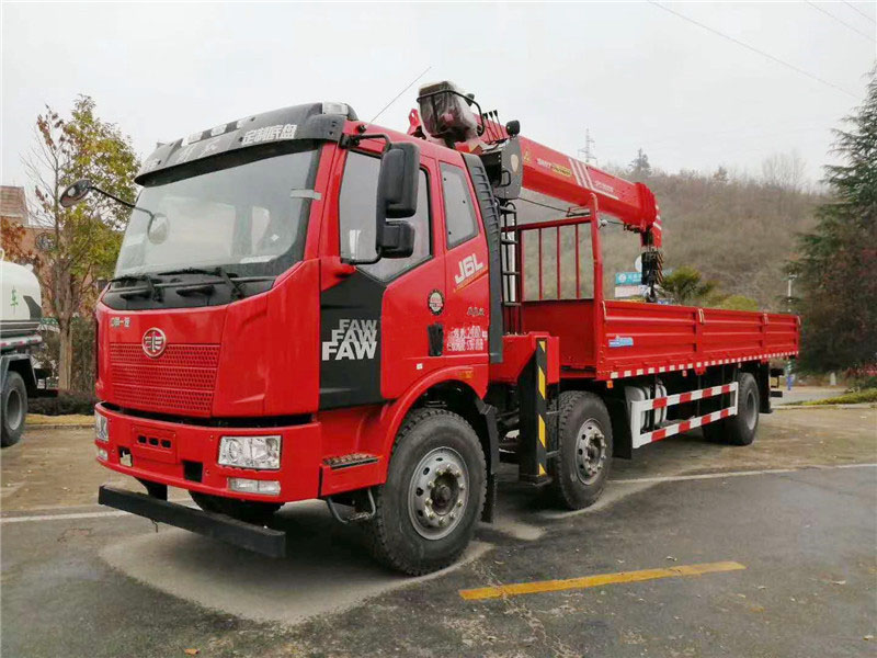 解放12噸價(jià)格隨車(chē)吊多少錢(qián)一臺(tái)？