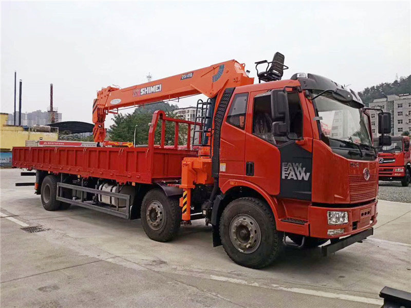 解放12噸價格隨車吊多少錢一臺？