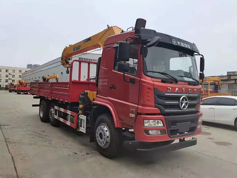 大運(yùn)220馬力徐工12噸隨車吊 國五現(xiàn)車多少錢