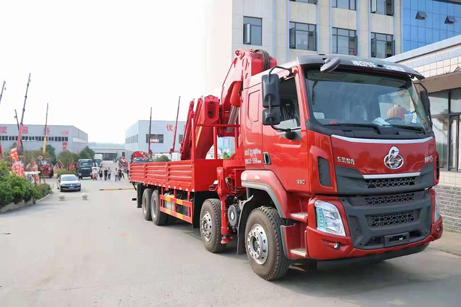 東風(fēng)國(guó)六30噸隨車(chē)吊即將發(fā)車(chē)