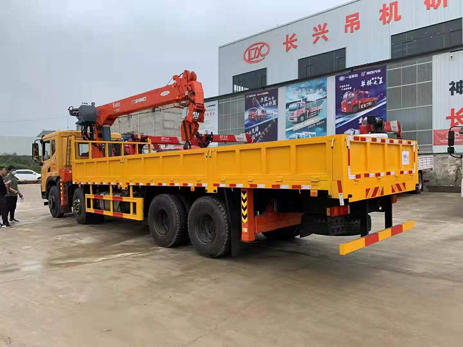 解析：東風(fēng)華神DV5石煤12噸隨車吊