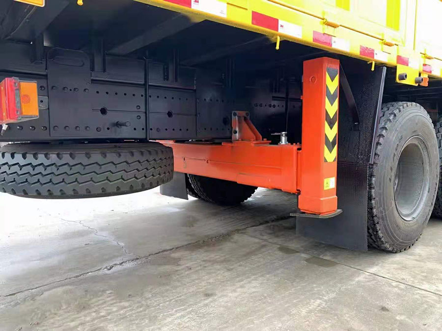 解析：東風(fēng)華神DV5石煤12噸隨車吊