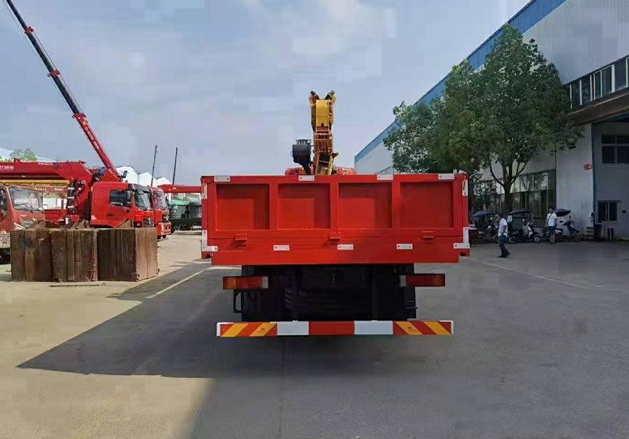 東風(fēng)天龍徐工14噸隨車吊 國六410馬力圖片展示7
