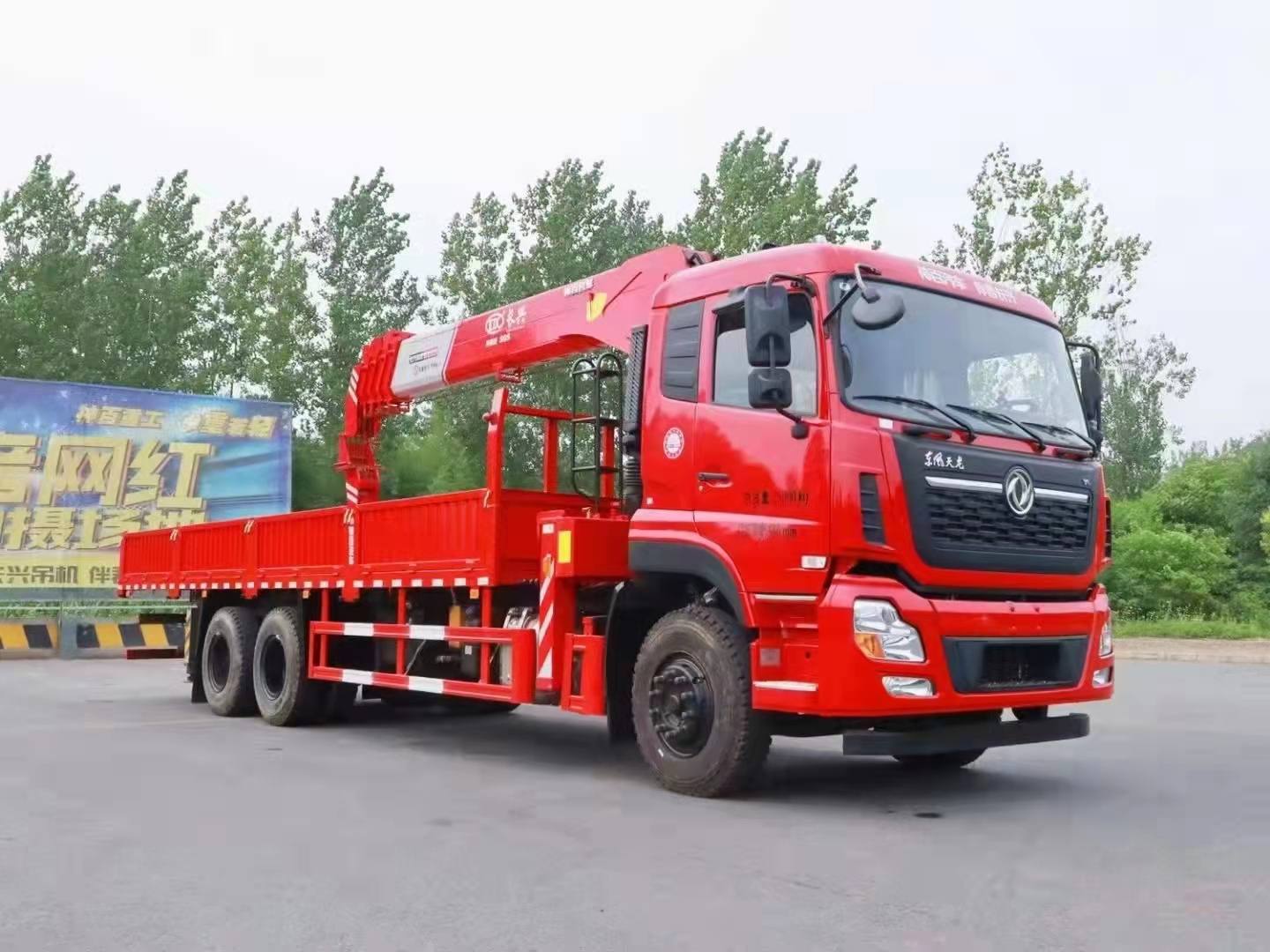 東風(fēng)天龍龍擎300 長興12噸隨車吊圖片展示3