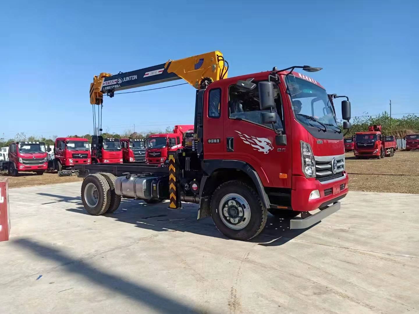 山區(qū)版重汽王牌隨車(chē)吊 6.3噸吊機(jī)